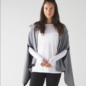 Chic Women's Black and Gray Wrap